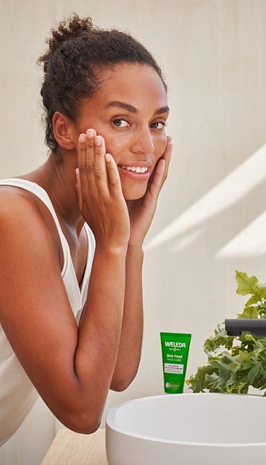 Maitinamasis valomasis balzamas SKIN FOOD veidui